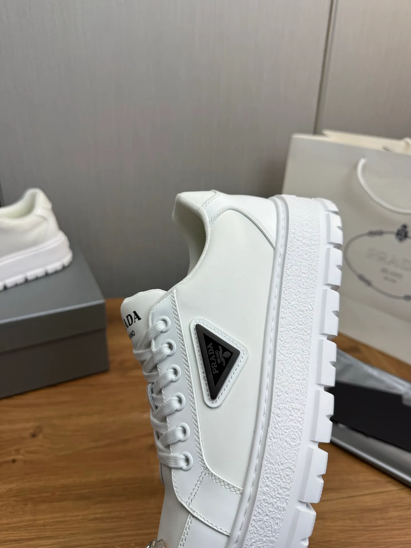 Men's shoes 💰580💰 [PRADA] Autumn and winter hot men's shoes shipped 👏Official website synchronized ⬆️Original fly-woven cowhide fabric + cowhide lining, 1⃣️:1⃣️reproduction, original sole, 38-45 (45. Customized, non-refundable)